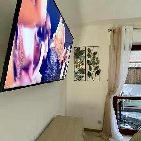 American Garden House Apartment *