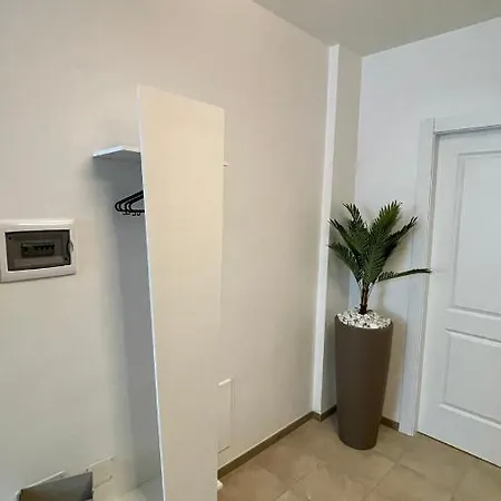 American Garden House Apartment *