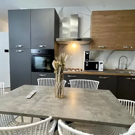 American Garden House Apartment